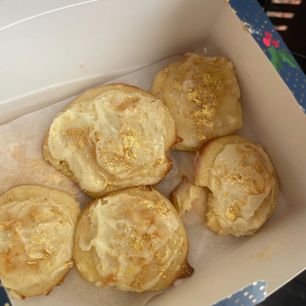 This edible glitter was very pretty. I used it for my Christmas cookies. It was a little messy, we had glitter flying everywhere. But it didn't stick around like normal glitter does.