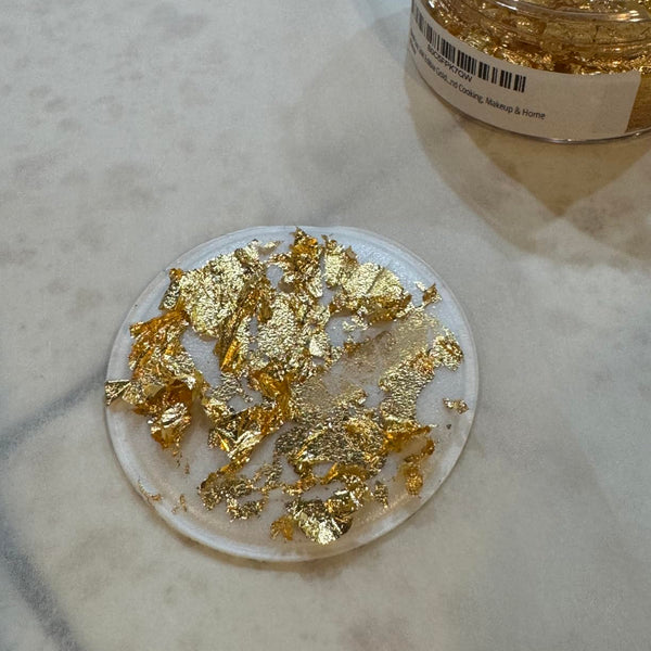 I bought this because I needed a large amount, and it was only able to use half the jar. Most of it was stuck to the lid, tried to remove it and it turns to powder. once I got to the bottom, the rest of it was stuck there also. Once you touch it, it completely dissolves. most of it was also lost on the tweezers as I was applying to the cake.