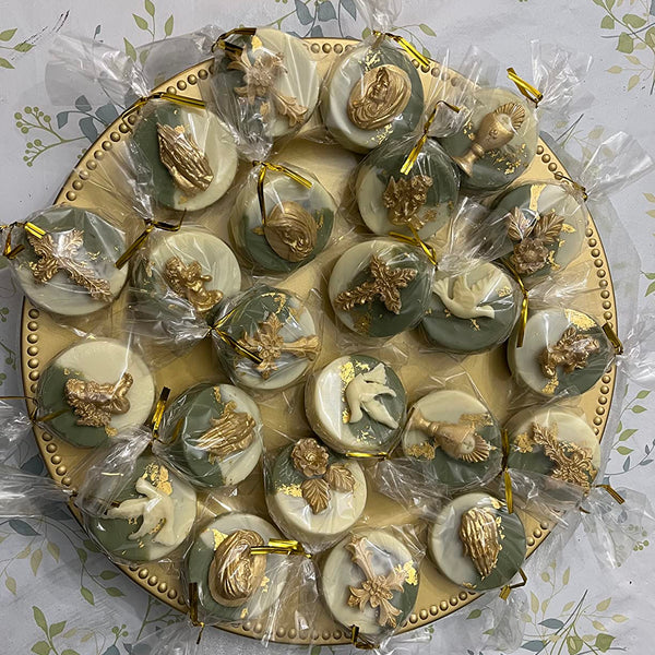 These gold flakes worked out great for me did have to by and extra one because they don’t come with very much gold flakes. Loved how fancy and elegant they made the dessert look.